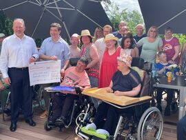 Gemeinsam gefeiert: Einweihung der neuen Terrasse in der Wohnstätte Hotopstraße