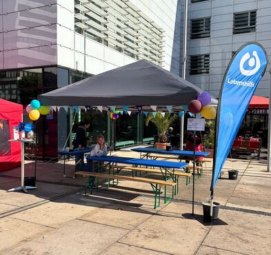 Ein Stand der Lebenshilfe Lüdenscheid mit Pavillon