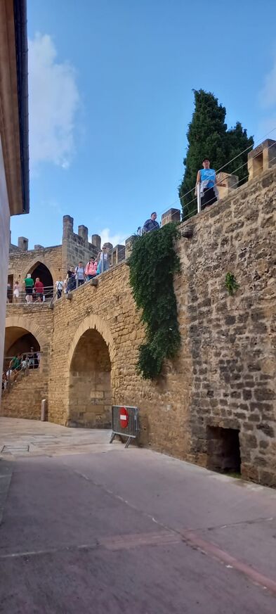 Eine alte Mauer.