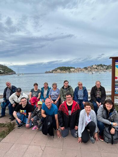 Gruppenfoto am Meer.