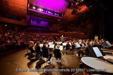 Orchester und Puplikum.