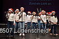 Kinder singen auf der Bühne