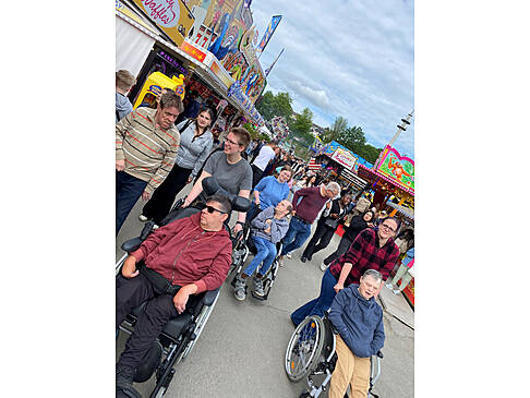 Kunden auf der Kirmes