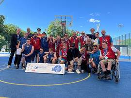 Gruppenfoto auf dem Spielfeld