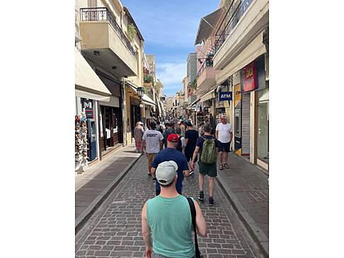 Kunden in einer Fussgängerzone