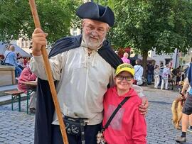 Ein Gaukler mit einer Frau