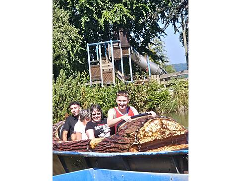 Vier Kunden auf der Wasserbahn.