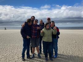 Gruppenfoto am Strand.