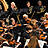 Viele Musiker mit ihren Instrumenten.