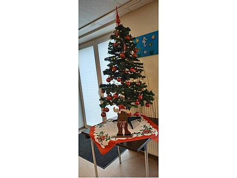 Ein geschmückter Weihnachtsbaum