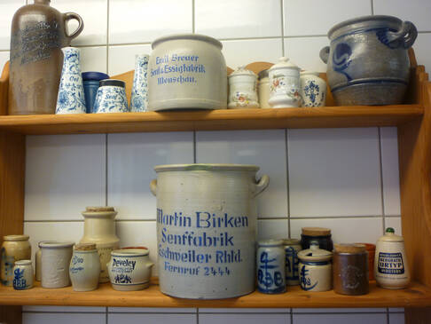 Verschiedene Senftöpfe