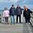 Fünf Personen auf der Seebrücke