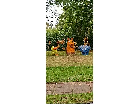 Dei Ente, die Maus und der Elefant als Figuren.