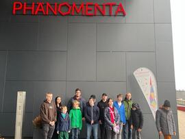 Gruppenfoto vor der Phänomenta