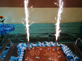 Kuchen mit Tischfeuerwerk