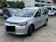 Frontansicht des neuen Autos.