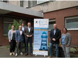 Jessica Späing (EUTB® MK Standort Iserlohn), Thomas Cordt (Ev. Johanneswerk), Christian Müller (Geschäftsführer Diakonie Mark- Ruhr Teilhabe und Wohnen), Paul Ziemiak, StephanThiel (Lebenshilfe Lüdenscheid), Sandra Steffen Bigalke (Diakonie Mark-Ruhr Teilhabe und Wohnen) freuen sich über die Förderzusage.