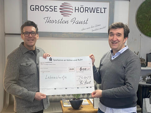 von li. Thorsten Faust (Grosse Hörwelt) und Jörg Bachmann (Vorstandsmitglied Lebenshilfe Lüdenscheid – Märkischer Kreis)