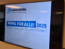 Ein Monitor mit dem Schriftzug Wir haben die Wahl