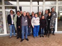 Die Teilnehmer aus Lüdenscheid gemeinsam mit Möglichkeitsdenkern aus Siegen sowie Prof. Dr. Albrecht Rohrmann und Doktorandin Miriam Düber von der Universität Siegen. 