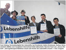 Neue Partner erhalten Urkunde