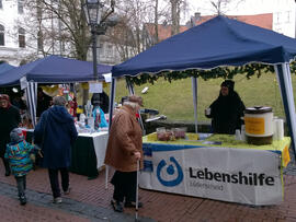 Apfelpunsch und Zimt dazu…: Lebenshilfe Lüdenscheid erneut auf Markt der guten Taten 