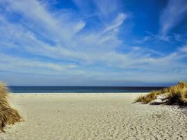 Strand Meer und blauer Himmel