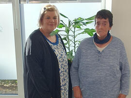 Bild: Peer-Beraterin Heike S. (rechts) neben Jessica R. vom Lebenshilfe Center.