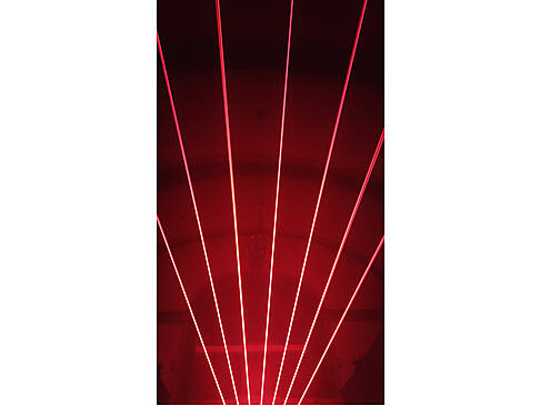 rote Laserstrahlen.