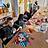 Bild elf zeigt Kinder an einm Tisch