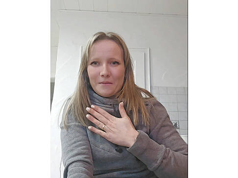 das Bild zeigt eine Frau