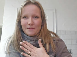 das Bild zeigt eine Frau