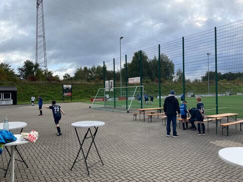 Ein Platz neben dem SPielfeld.