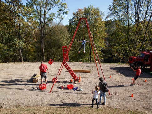 Kinder auf Spielplatz