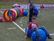 spielende Kinder auf Fussballplatz