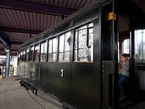 Ein alter Bahnwagon.