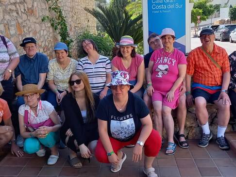 Gruppenfoto vor draussen.