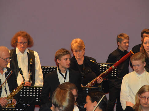 Orchester auf der Bühne.