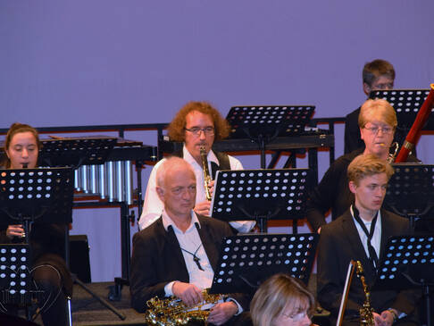 Orchester auf der Bühne.