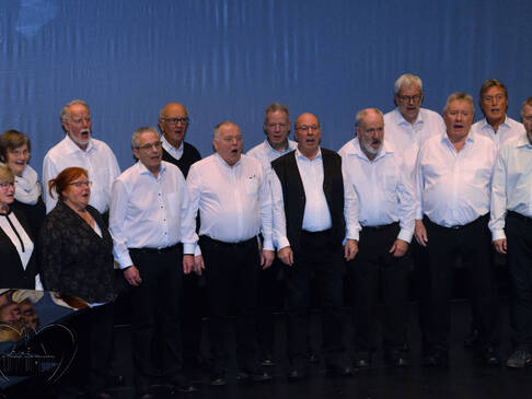 Ein Chor singt.