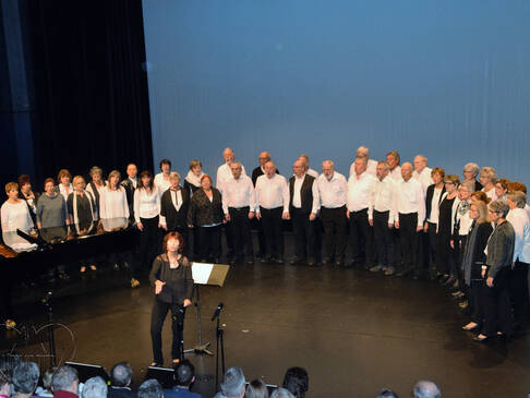 Ein Chor auf der Bühne