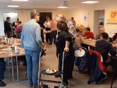 Bild fünf zeigt den Speseraum zum Osterbrunch
